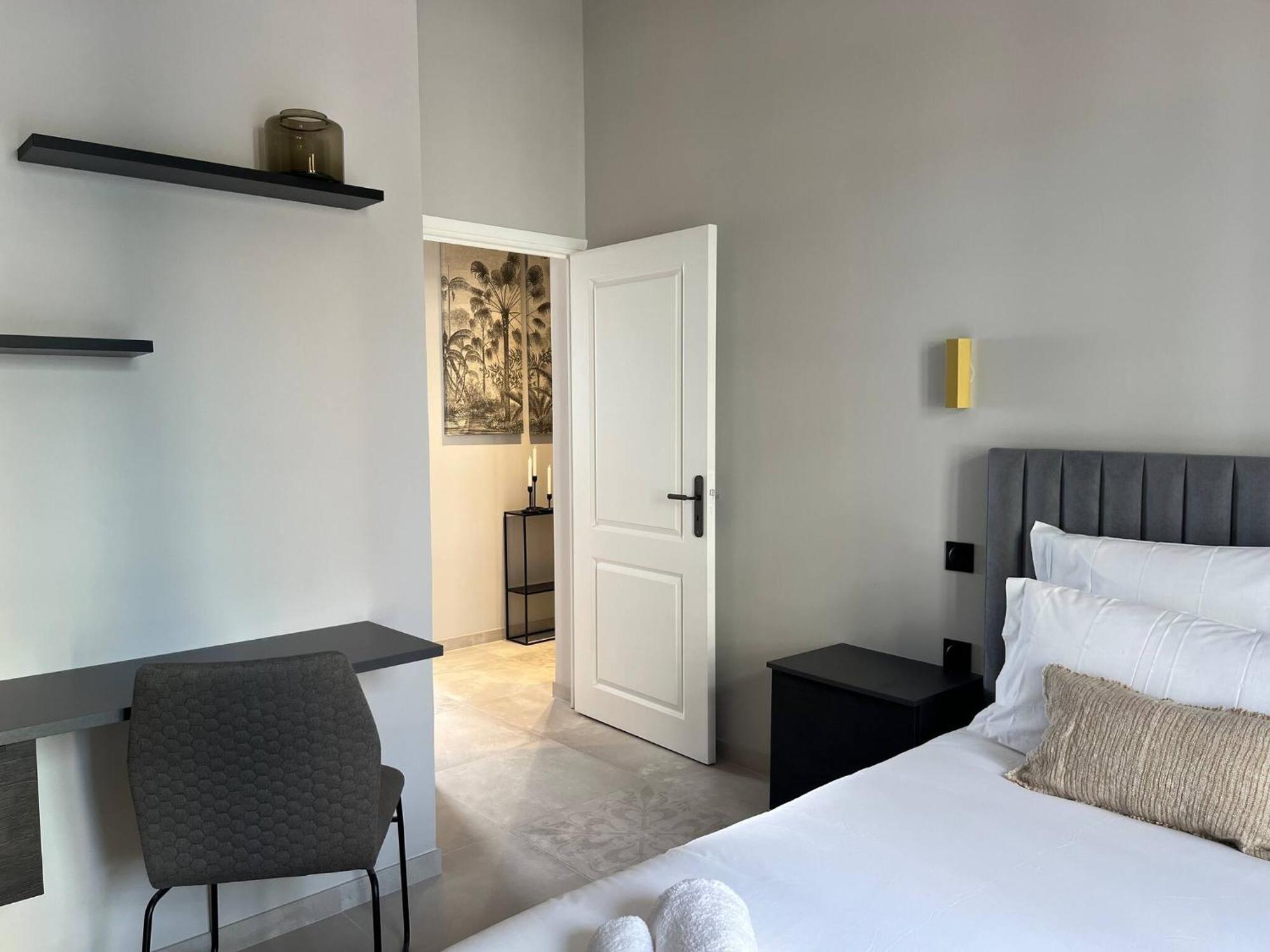 Center One Bedroom , & Sea View #15 * Menton