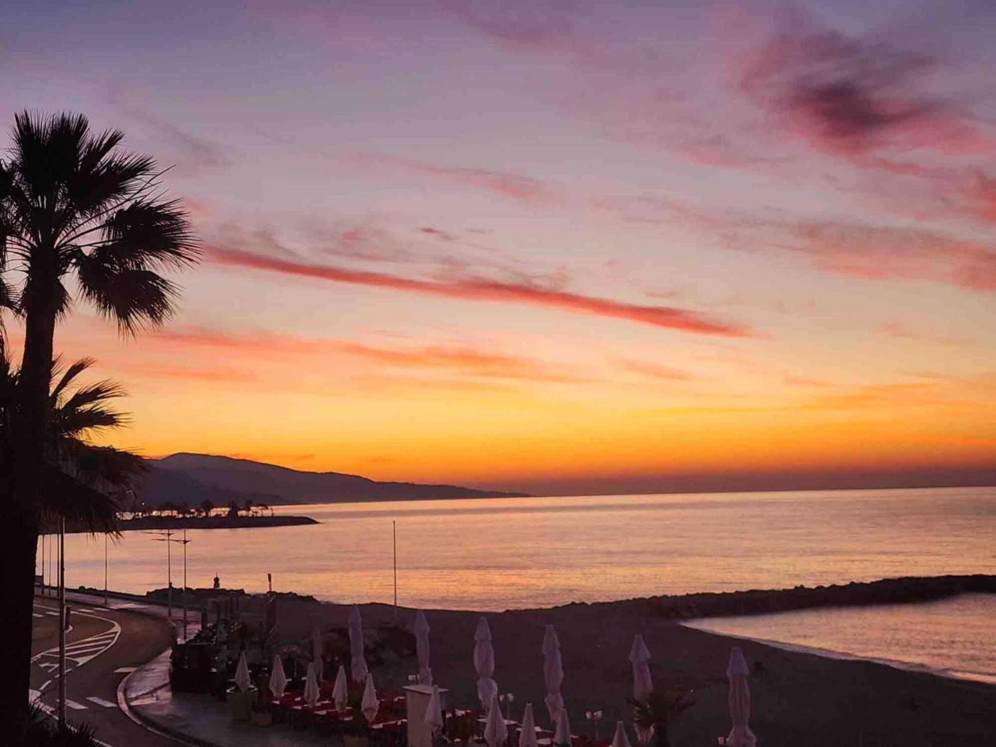 Center One Bedroom , & Sea View #15 * Menton